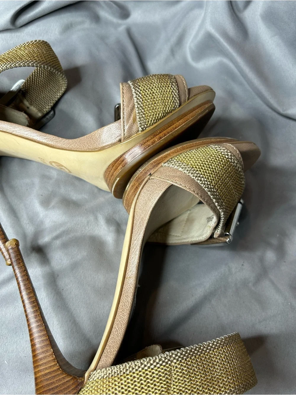 Michael Kors Faith Sandals Size 8.5 Taupe Leather and Metallic Gold Mesh Design